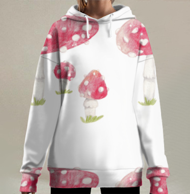 Яркие красные мухоморы с белыми пятнами на траве, Hoodie Long Oversize 3D
