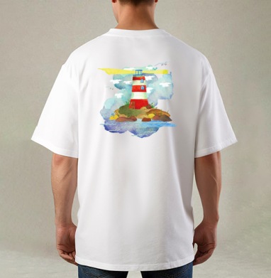 Красно-белый маяк с жёлтым светом у берега маяка, Футболка / Мужская / Оверсайз / С принтом на спине