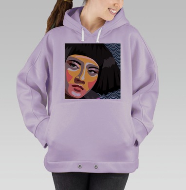 Задумчивая Девушка с Чёрными Волосами в Рефлексивном Взгляде, Hoodie Oversize Fiolet